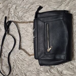 Ever New Chic Black Crossbody Bag with Gold Chain